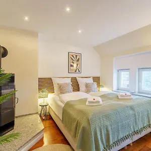  Apartment Maisonette Am Holstentor Mit Dachterrasse Und Heimkino
